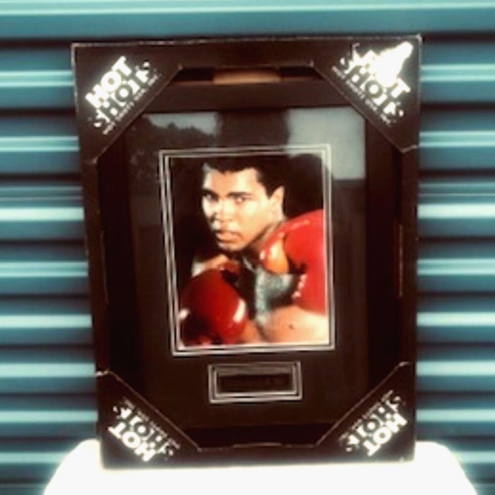 Muhammad Ali Vintage Boxing Picture . Hot Shot . New / Glass Encased Picture